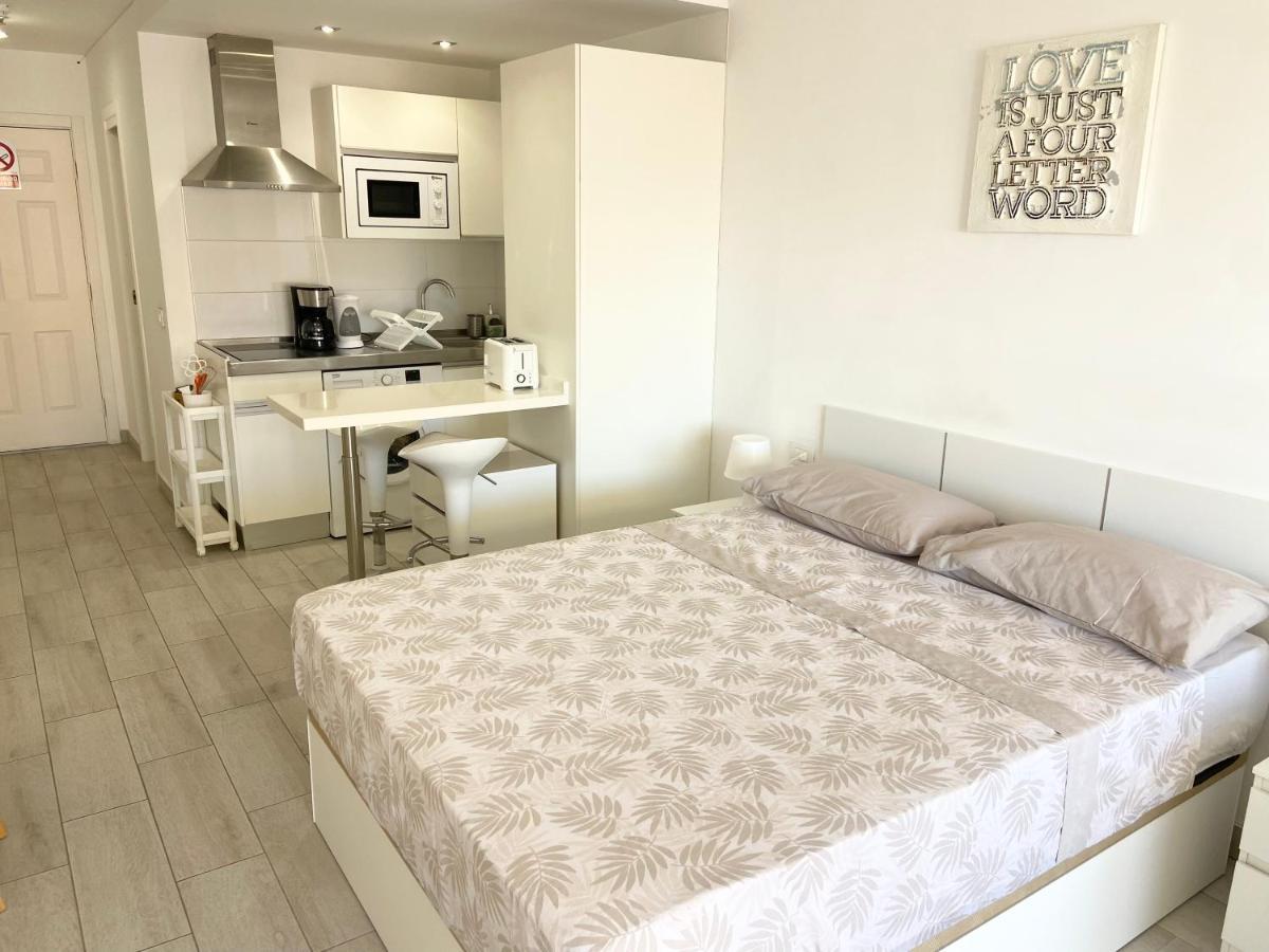 Top Floor, Panoramic Studio, Heated Pool Лос Кристианос Екстериор снимка