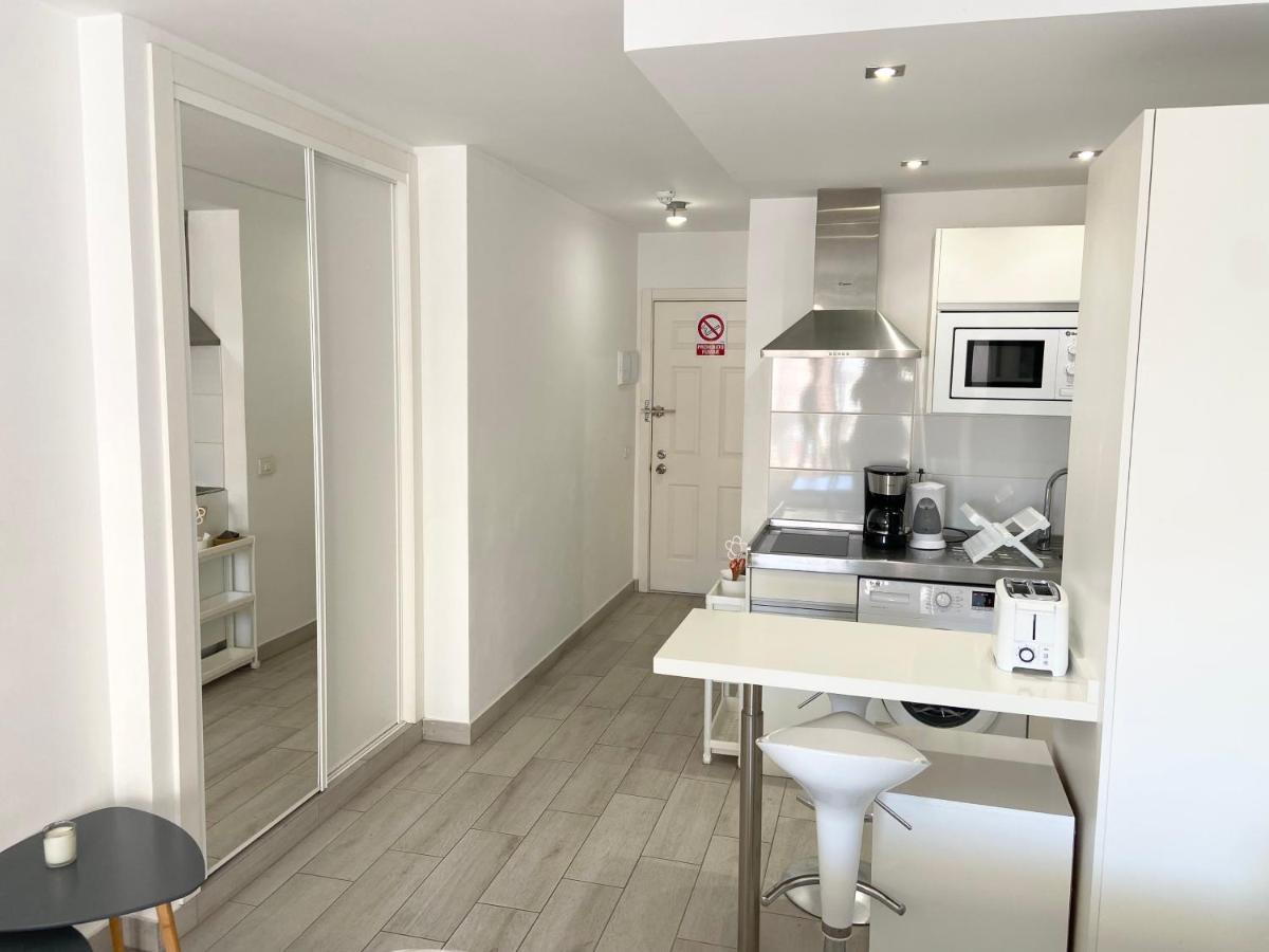 Top Floor, Panoramic Studio, Heated Pool Лос Кристианос Екстериор снимка