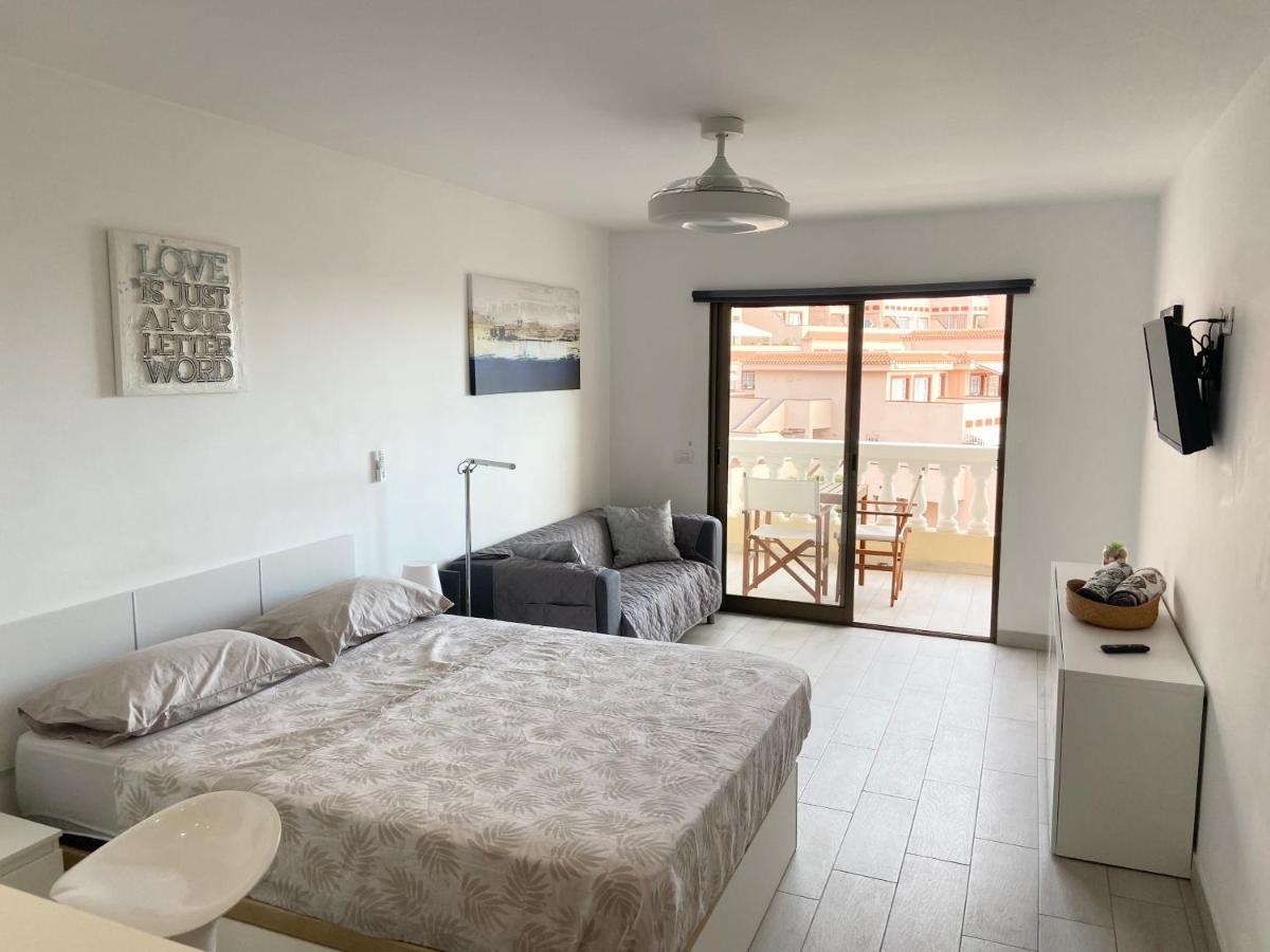 Top Floor, Panoramic Studio, Heated Pool Лос Кристианос Екстериор снимка