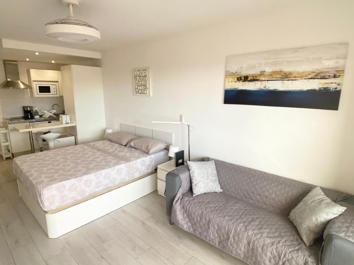 Top Floor, Panoramic Studio, Heated Pool Лос Кристианос Екстериор снимка
